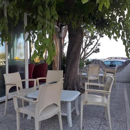 Bed & Breakfast Quadruple Just Steps From The Sea - Ideal For A Relaxing Vacation Pineto