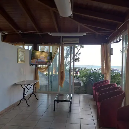 Quadruple Just Steps From The Sea - Ideal For A Relaxing Vacation ベッド・アンド・ブレックファスト 3*