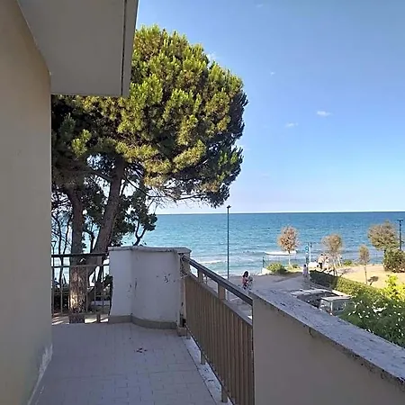 Quadruple Just Steps From The Sea - Ideal For A Relaxing Vacation Bed & Breakfast Pineto